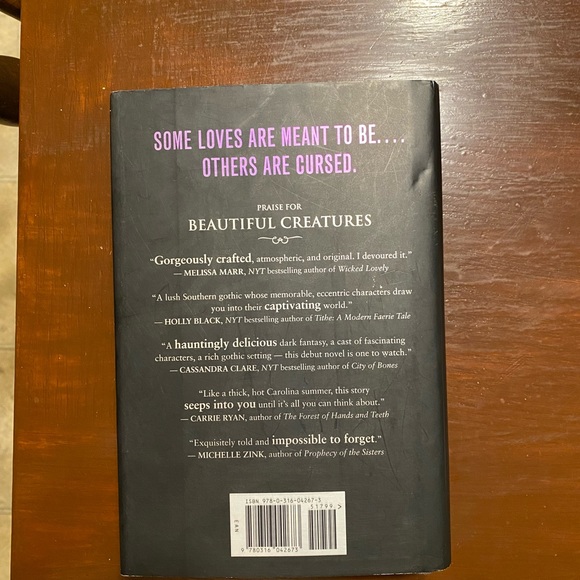 Margaret Stohl and Kami Garcia book, Beautiful Creatures, hardcover - Picture 2 of 2